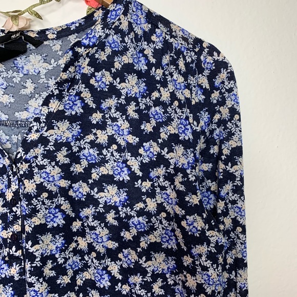 H&M Floral Long Sleeves Top - Picture 2 of 7